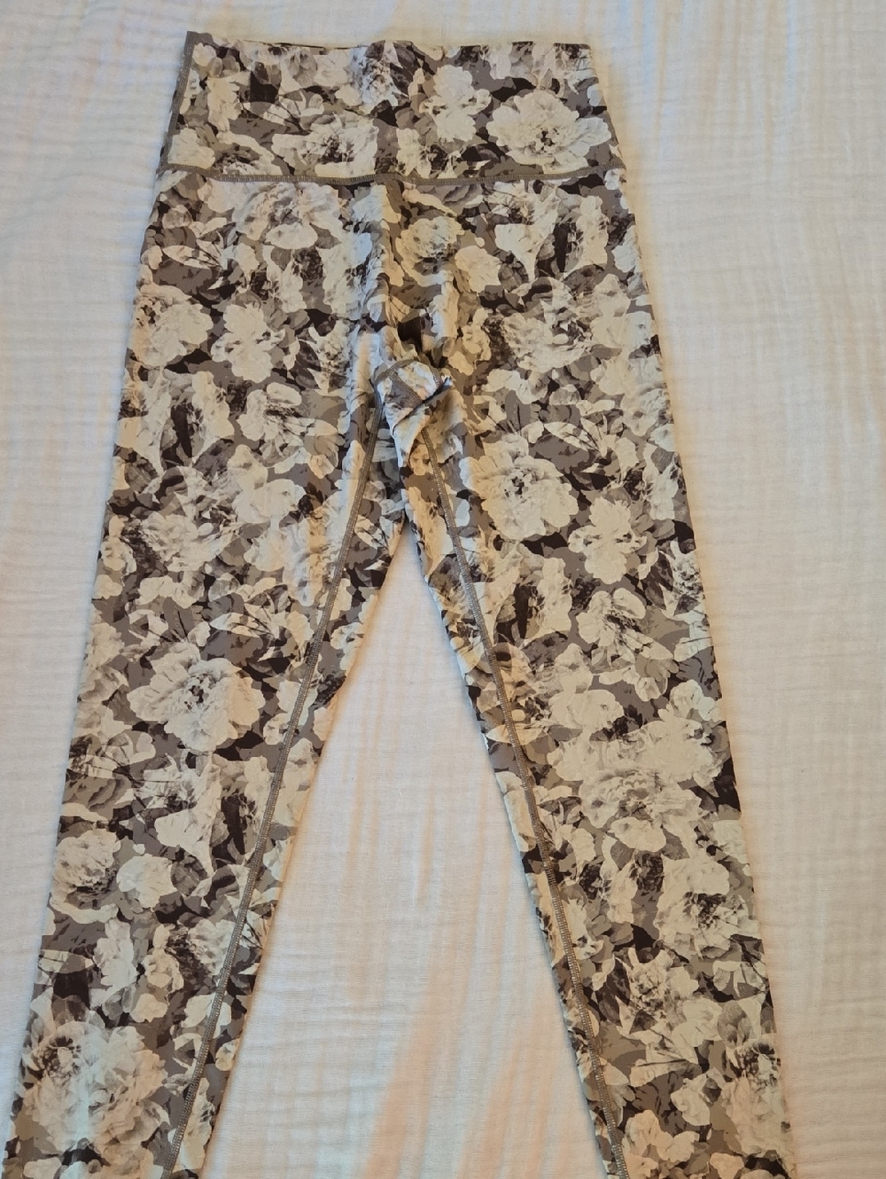 Offline By Aerie Floral High-Waist 7/8 Leggings in Beige and Brown